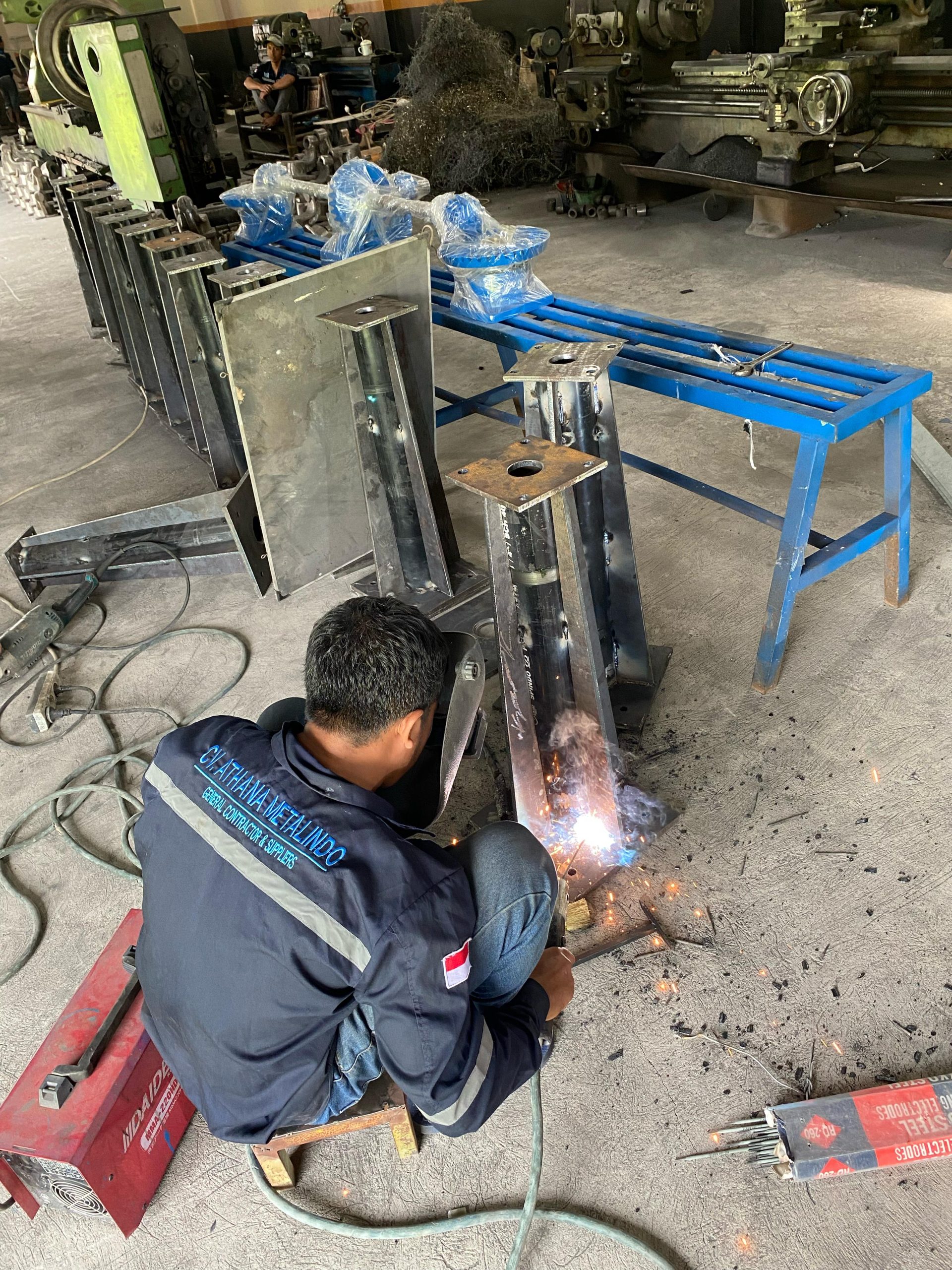 Done 30 Unit Metal Statis Stand Untuk Palembang