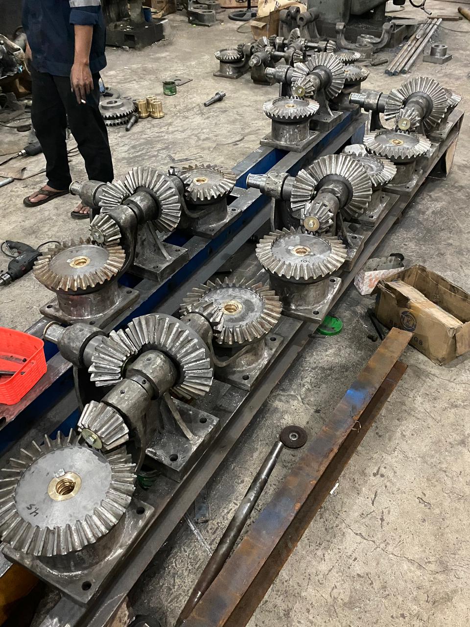 Produksi 18 Double Gearbox Pintu Air untuk PT Hutama Karya