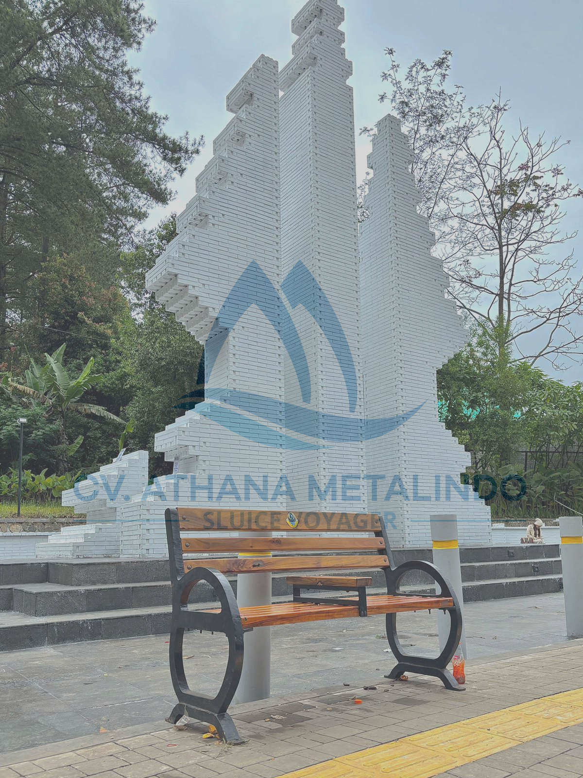 Athana Percantik Alun-Alun Kalijati Subang dengan 238 Bollard dan 60 Kursi Taman