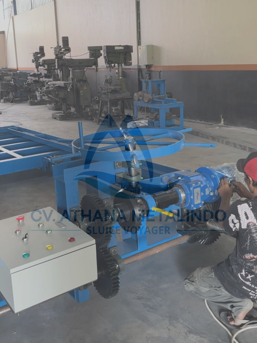 Proyek Pintu Air Motorized dan Pintu Air Double Gearbox untuk Sistem Pengelolaan Air di Pulau Obi