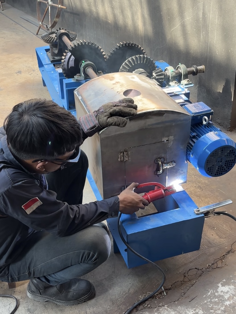 Proyek Pintu Air Motorized dan Pintu Air Double Gearbox untuk Sistem Pengelolaan Air di Pulau Obi