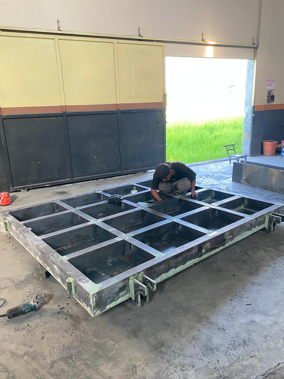 Proyek Pintu Air Motorized dan Pintu Air Double Gearbox untuk Sistem Pengelolaan Air di Pulau Obi