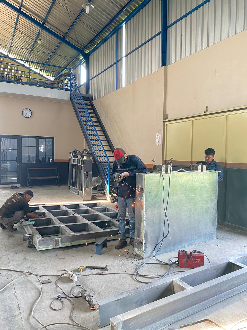 Proyek Pintu Air Motorized dan Pintu Air Double Gearbox untuk Sistem Pengelolaan Air di Pulau Obi