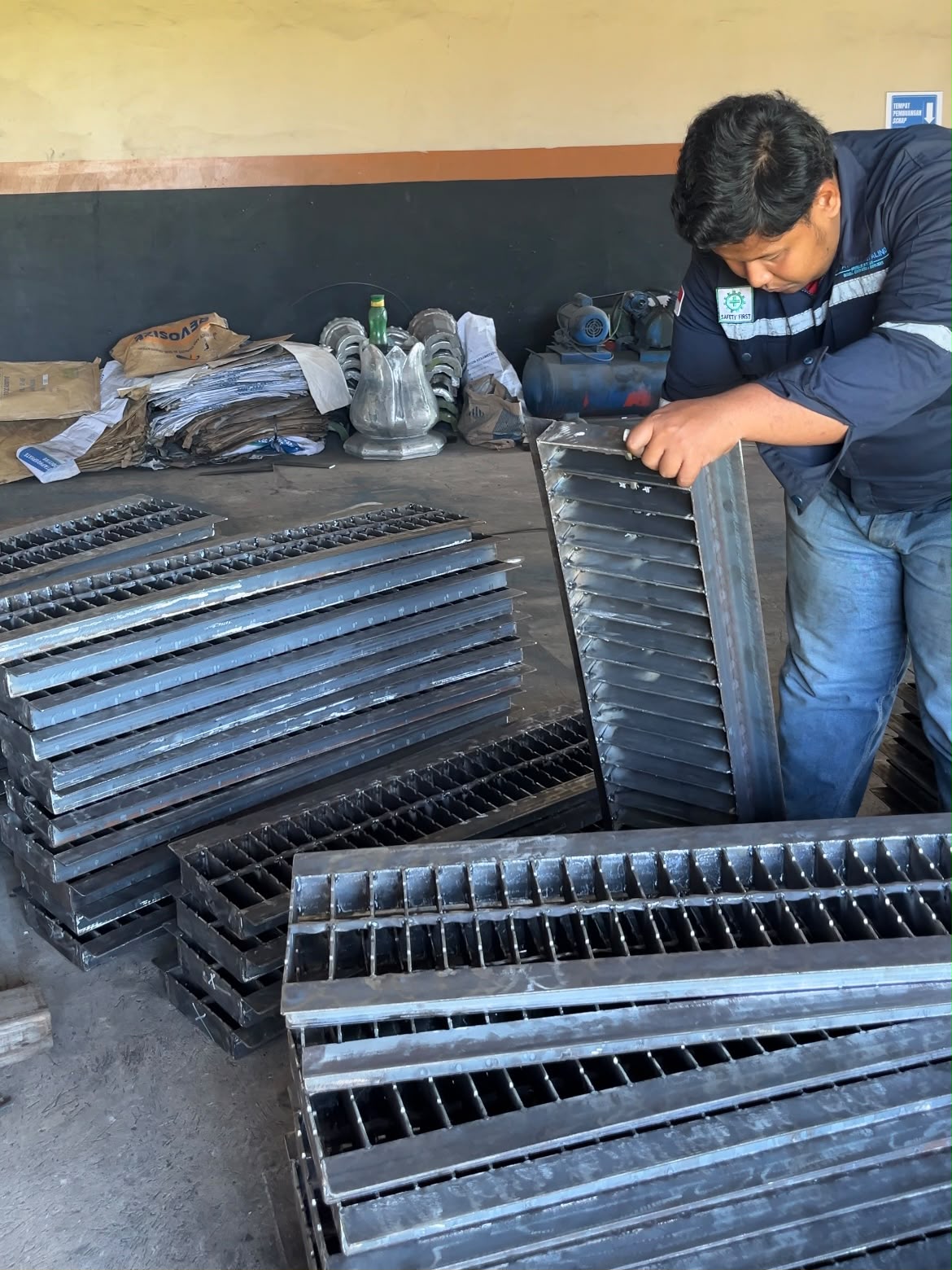 Pengerjaan Grating 80 Unit dengan Finishing Hotdip Galvanis