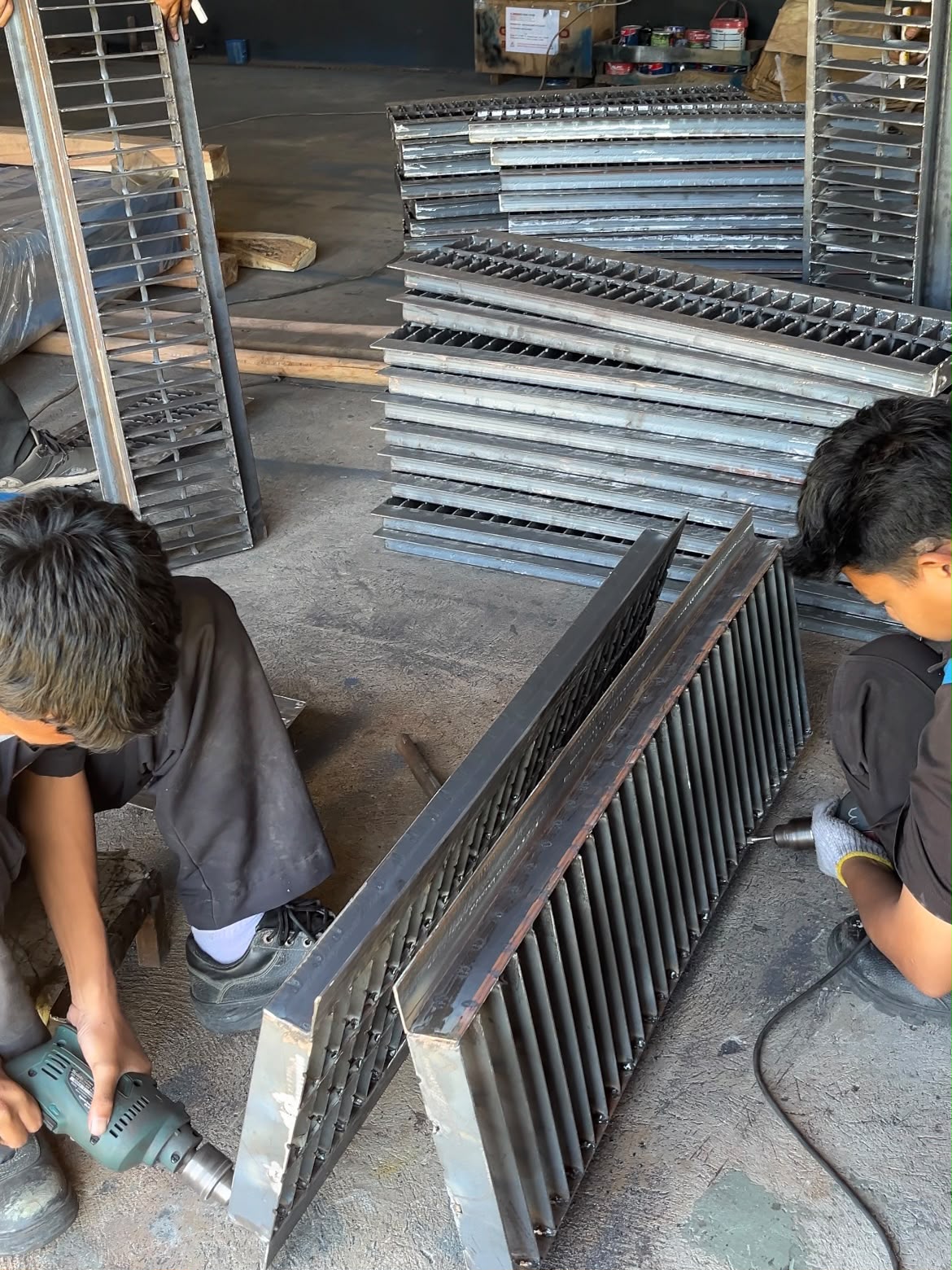 Pengerjaan Grating 80 Unit dengan Finishing Hotdip Galvanis