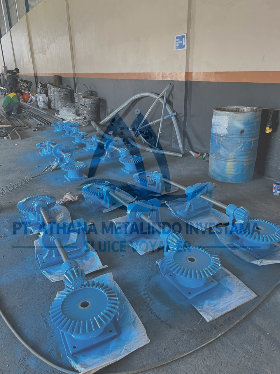 Pengerjaan Gearbox Pintu Air dan As 2 Inch untuk Proyek Bandung