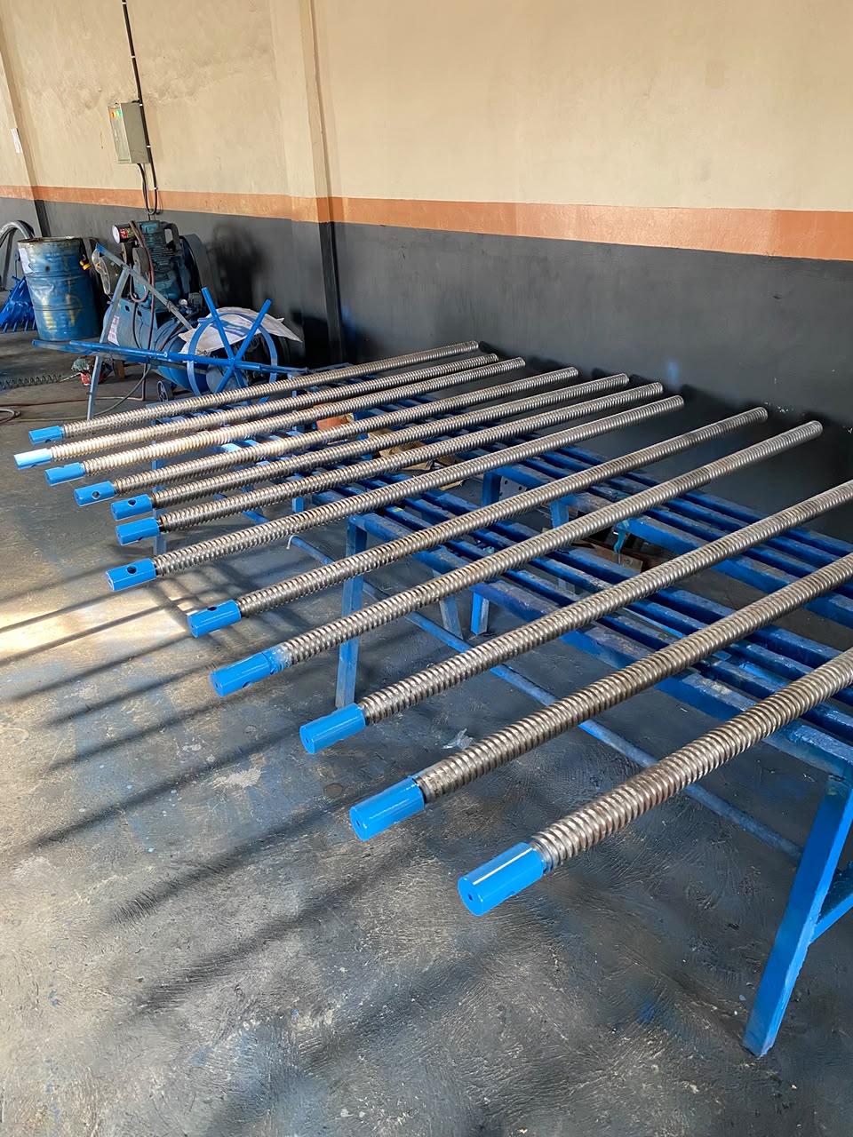 Pengerjaan Gearbox Pintu Air dan As 2 Inch untuk Proyek Bandung