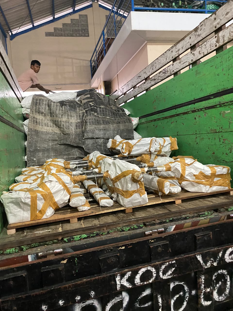 Pengerjaan Gearbox Pintu Air dan As 2 Inch untuk Proyek Bandung