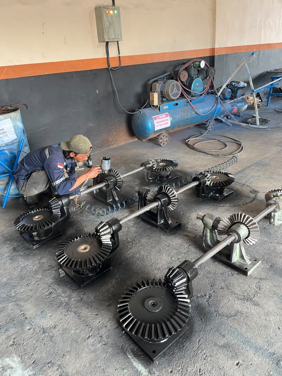 Pengerjaan Gearbox Pintu Air dan As 2 Inch untuk Proyek Bandung