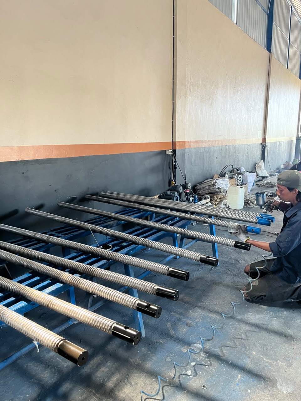 Pengerjaan Gearbox Pintu Air dan As 2 Inch untuk Proyek Bandung