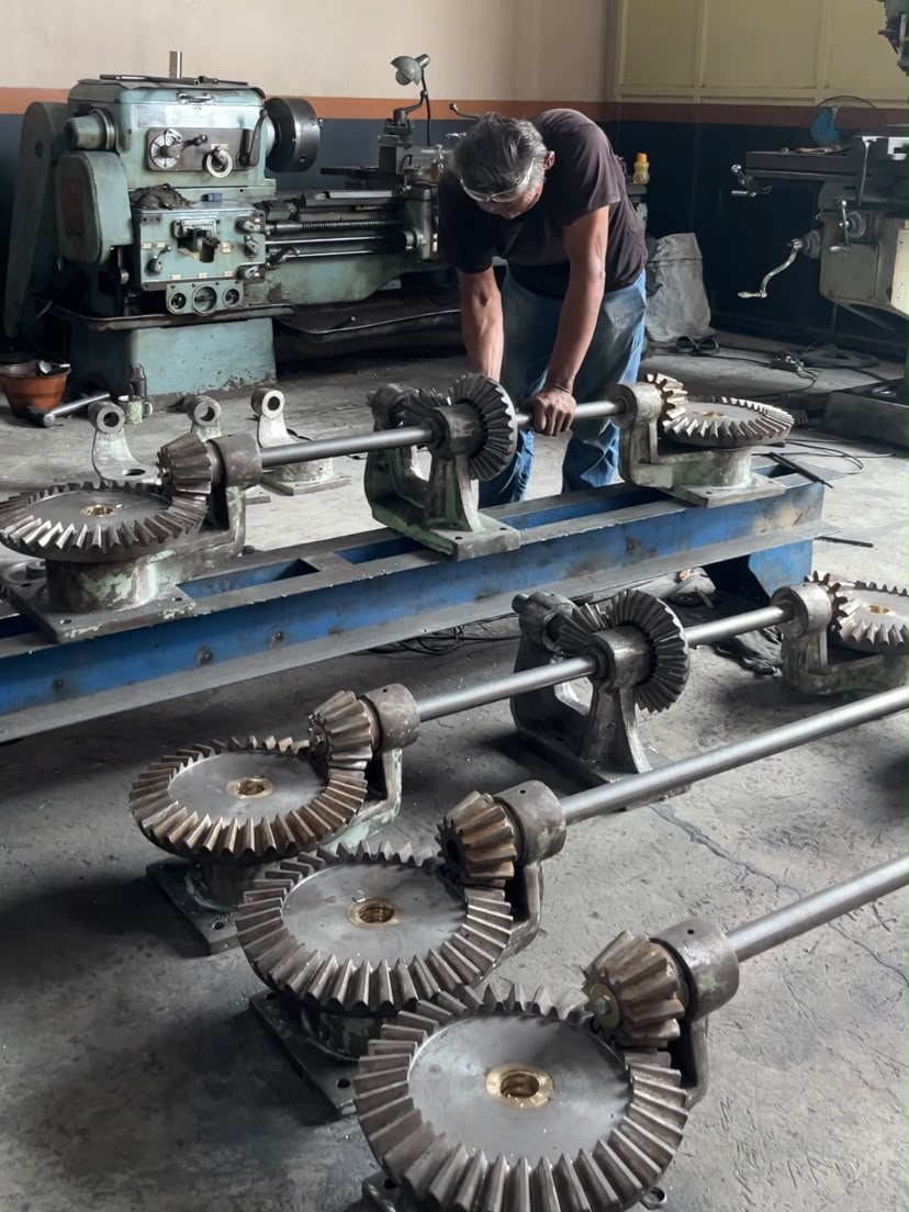 Pengerjaan Gearbox Pintu Air dan As 2 Inch untuk Proyek Bandung